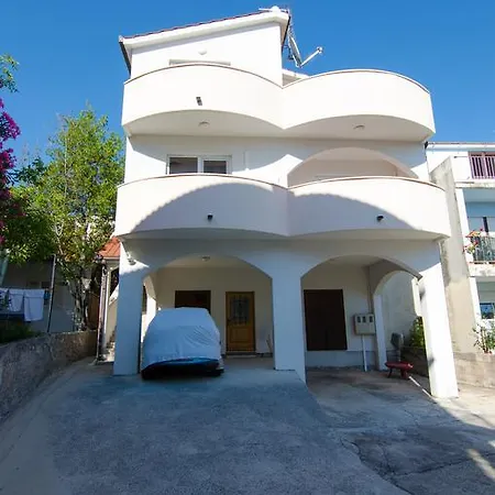 Apartment Milena Primosten